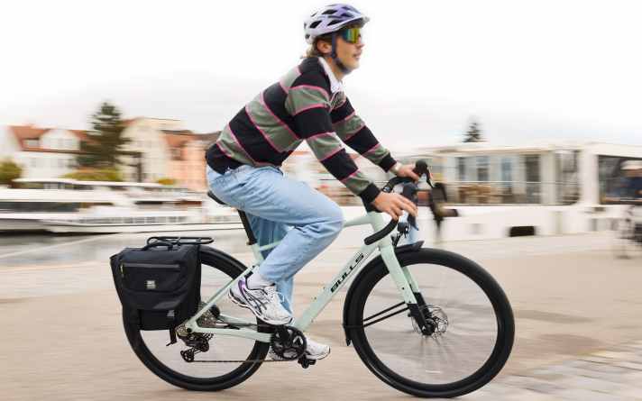 With lights, mudguards and pannier rack, the Bulls Daily Grinder is ideal for everyday use.