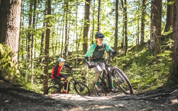 Klare Sache: In schwierigen Anstiegen ist Motor-Power ein entscheidender Faktor. Power-E-MTBs machen einem das Leben leichter.