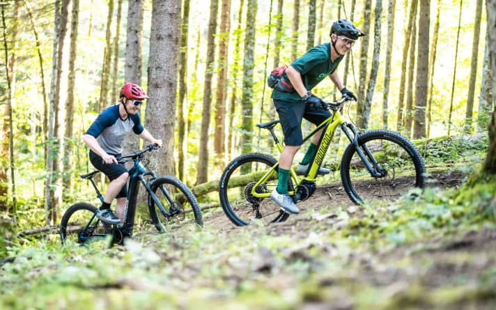 Radon (ver)folgt Bionicon. Denn im Uphill ist das Jealous Hybrid 9.0 750 dem <a href="https://www.bike-magazin.de/fahrraeder/mountainbike/hardtail-bikes/gunstige-e-hardtails-im-test-2023-bionicon-earp-2-im-test/" target="_blank" rel="noopener noreferrer">Bionicon Earp 2</a> überlegen.