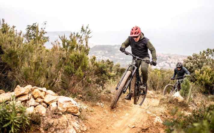 Traction is strong, but the front sometimes gets light on the climbs. You need to actively counteract this.