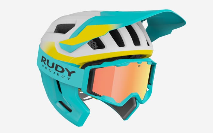 Die Goggle wurde extra für den Helm konzipiert. Stellt man das Visier ganz hoch, ist Platz für die Brille.