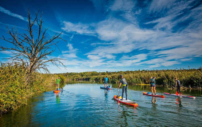 From the Ammersee, the SUP board takes you through a sometimes bizarre landscape, the Amper flows calmly.