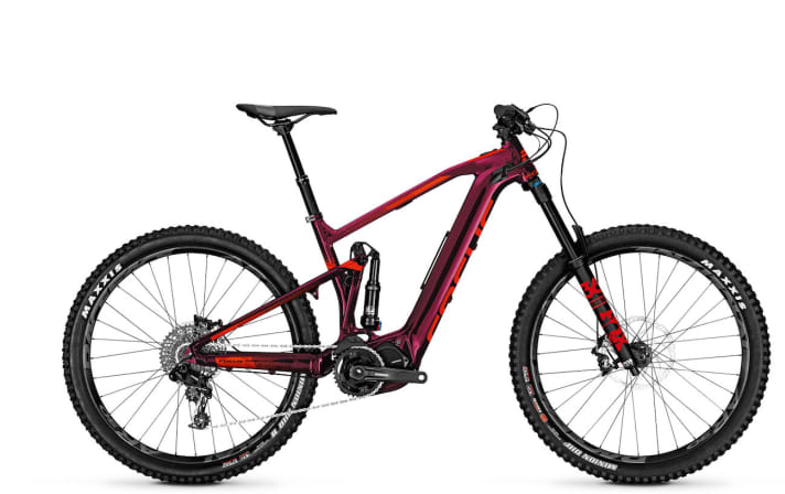   The top model Sam2 Pro from Focus costs 7699 euros and comes with Fox Factory suspension, powerful Sram Guide brakes and Sram's EX1 drivetrain.