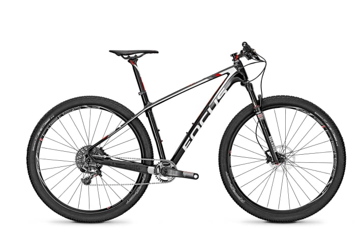   The team model of the Raven can only be equipped with what is noble, light and fast: SRAM XX1 drivetrain, XX brakes, DT XR1501 Spline wheels and FSA carbon parts.
