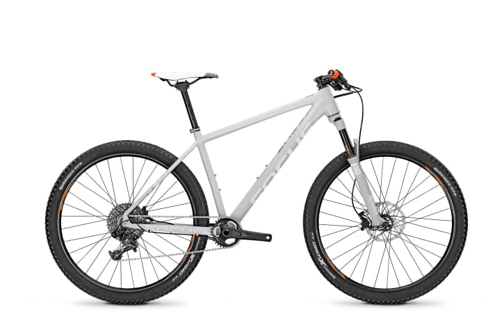   Focus Black Forest 27R 1.0 Factory Spec: The 27.5-inch hardtail costs 1899 euros.