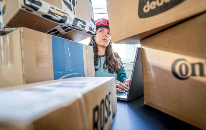 2021 haben Deutsche 1,3 Milliarden Artikeln nach dem Online-Kauf wieder zurückgeschickt - auch Bike-Artikel.
