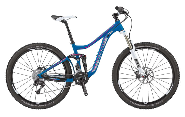 Giant Intrigue 1 27.5": Price 3299 euros; aluminium frame; 140 mm travel; Fox 32 Talas fork; Fox Float CTD shock; Sram X7, X0, X9 2x10 gears/brakes/wheels/Avid Elixir 7/Giant system wheels, sizes three, from 38-48 cm