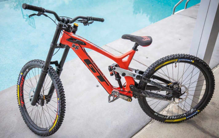 Freeride gladiators and their weapons: Brage Vestavik and his GT Fury.