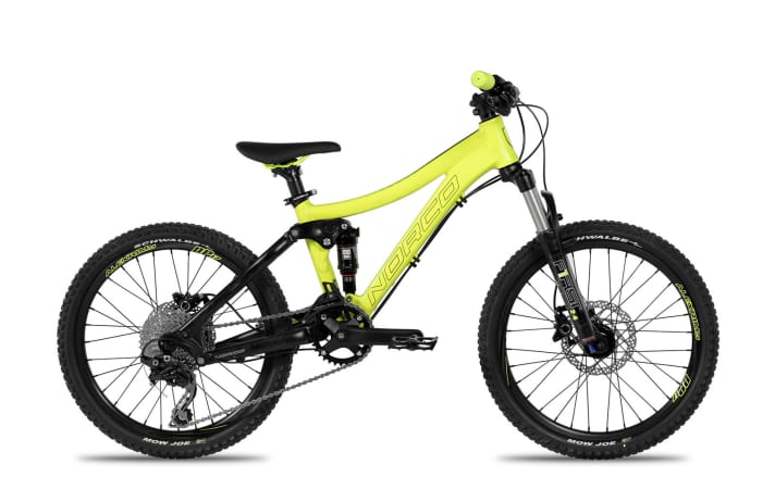 The young shredders are delighted. And dad wonders why he's being overtaken. The 20-inch Norco Fluid 2.2 boasts 80 millimetres of rear suspension travel. And the RST First suspension fork, with 60 millimetres, also irons out a lot. Plus 1 x 10 drivetrain with chain guide, just like the pros. It goes without saying that disc brakes are a must on such a weapon. Cost point: 1599 euros.