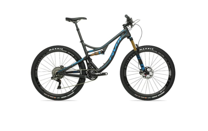   Pivot Mach 4 Carbon: 10699 euros Alongside the Switchblade, the Mach 4 from Pivot is also part of the luxury mountain bike segment for 2017. With its lightweight carbon frame (2.3 kilos according to the manufacturer), the fully should be fun on both cross-country routes and trails. With a short rear triangle, wide top tube and stiff chassis, the Mach 4 shines on the climbs. The geometry gives the bike manoeuvrable yet smooth handling. With 115 millimetres of travel at the rear and 120 millimetres at the front, the Fox suspension filters out even the roughest bumps with ease and provides very defined feedback. As is usual in this price range, the universally usable Pivot is equipped with Shimano's XTR Di2. The only drawback at this price is the lack of a dropper post.