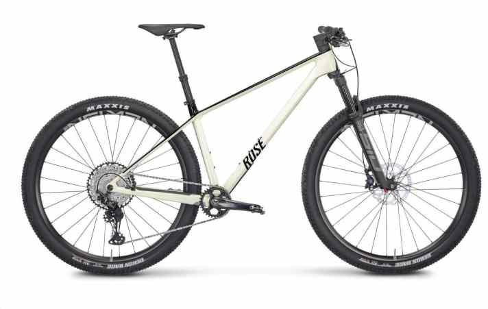 Rose PDQ 1: You simply have to love a stylish carbon frame like this, with its sporty geometry and high-quality components.