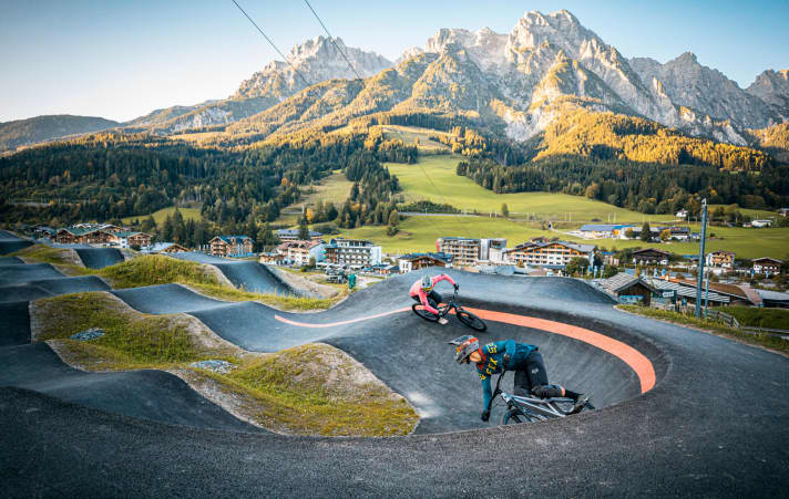   Der Velosolutions-Pumptrack am Fuß des Bikeparks in Leogang.