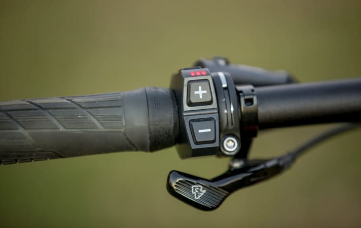   Without a display: The control unit for the support modes only needs three small LEDs. If you want more information, you can have it displayed on Garmin devices.