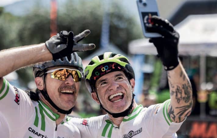 2023: BIKE reporter Henri Lesewitz (right) is at the start - together with his team partner from the first edition.