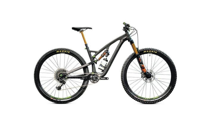   Special installation dimensions for the rear triangle, bottom bracket and headset: the Hope HB.130 is breaking new ground, and not just because of its carbon production in England.