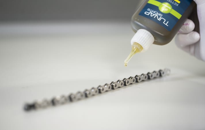 Without or with too little chain oil, 6 or more watts are quickly lost via the chain alone. And that's not counting the dirty gears.