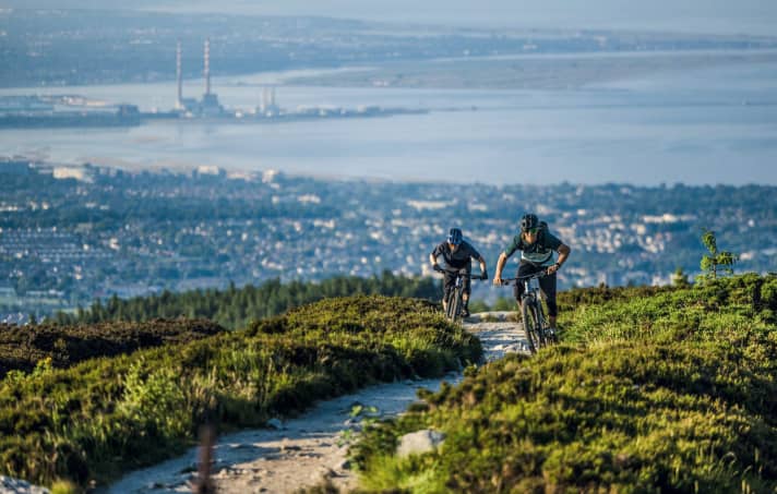 Einst gehasst, jetzt geliebt: die Dubliner Twin Towers. Das ehemalige Kraftwerk ist schon lange außer Betrieb und jetzt ein Wahrzeichen – gut sichtbar von den Ticknock-Trails.