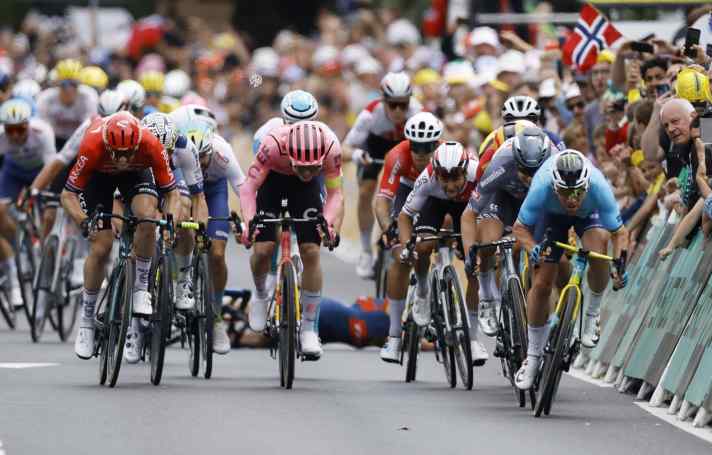 Sprint massif lors de la 5ème étape du Tour de France 2024