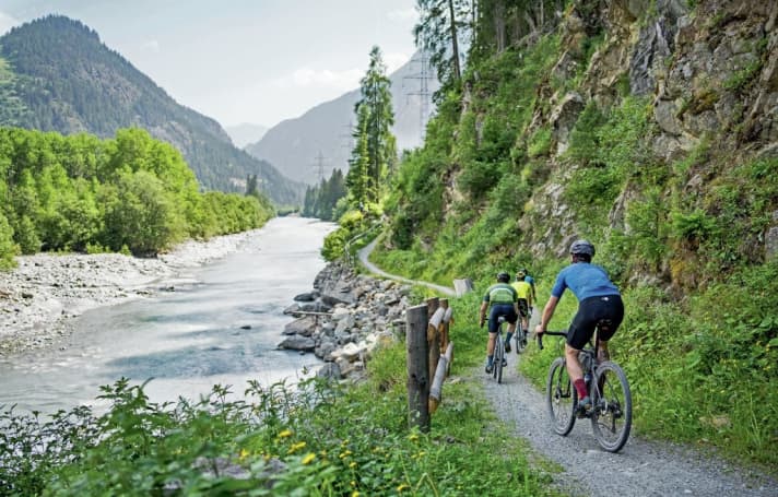 Gravel, que veux-tu de plus ? Les 150 premiers kilomètres alpins le long de l'Inn sont parsemés de sentiers fins qui longent directement ses rives.
