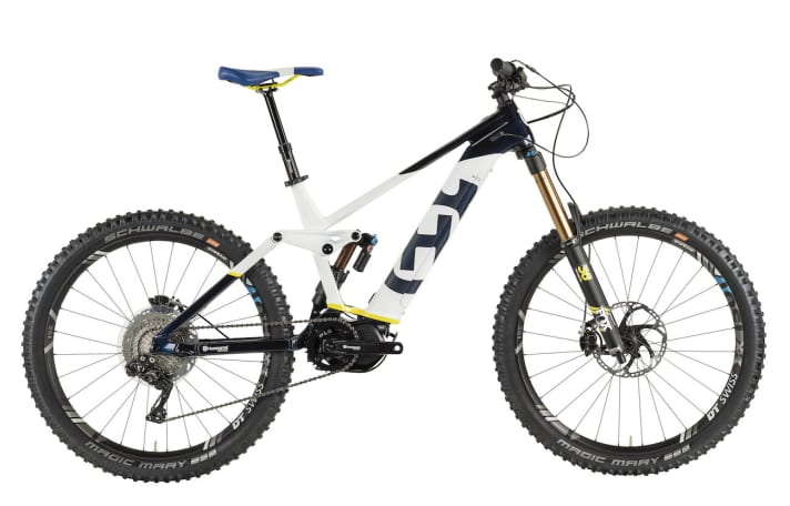   Darfs ein bisschen mehr sein? Das Enduro Hard Cross ist der Enduro-Vertreter von Husqvarna und sollte mit 180 Millimetern Federweg reichlich Reserven bieten.