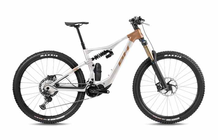 The top model in the BH iLynx+ SL Enduro 9.6 enduro line costs 9999 euros and comes with a steel spring shock from Fox.