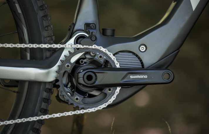 The three most affordable models of the iLynx+ SL Aluminium are equipped with the Shimano EP6 motor, which offers a maximum torque of 85 Newton metres. The higher-priced variants and the carbon models continue to use the Shimano EP801.