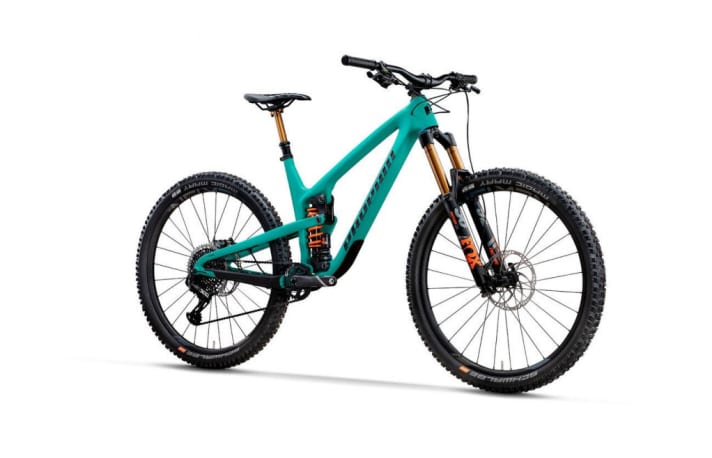   Pretty to look at: The new Propain Tyee 2020 looks much more stylish than its predecessor. Who noticed it? That's right, the rear shock has moved to the front of the seat tube for the first time.
