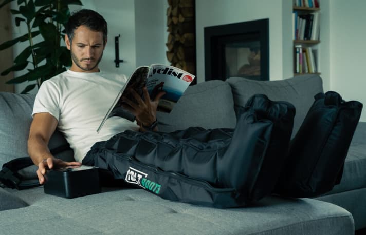 Lymphdrainage: Nach dem Training sollen die Massage-Stiefel das Lymphsystem stimulieren und die Erholung beschleunigen.