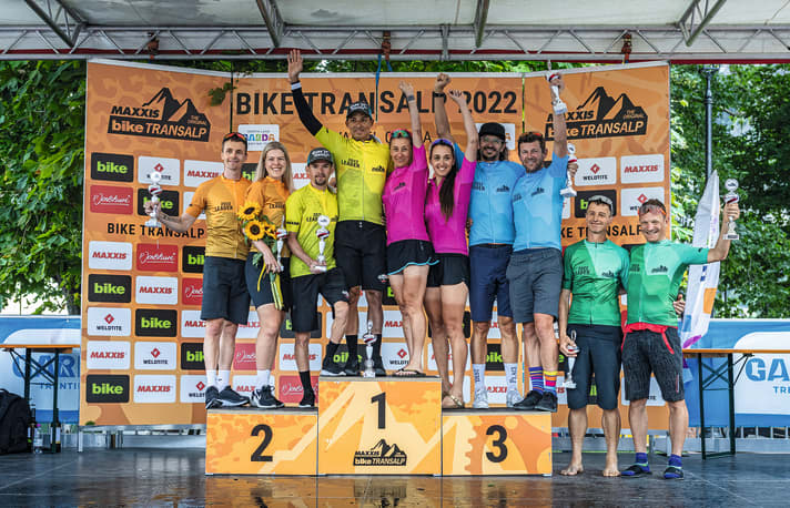 This is what winners look like!  The winners of the team categories of the Maxxis BIKE Transalp 2022 from left to right: Beate and Helge Nesse (Mixed), Carlos Herrera Menapace and Luis Mejia Sanchez (Men), Lorenza Menapace and Evelyn Sulzer (Women), Michael Anthes and Karl Platt (Masters), Thomas Piazza and Victor Paris (Grand Masters). All results are available at <a href="https://bike-transalp.de/ergebnisse/ergebnisse-2022/" target="_blank" rel="noopener noreferrer">www.bike-transalp.de</a>