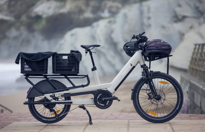 The Monty V4 with different sized or small wheels: 24 inches at the front, 20 inches at the rear. Still 85 kilos payload, just like its "big" siblings.