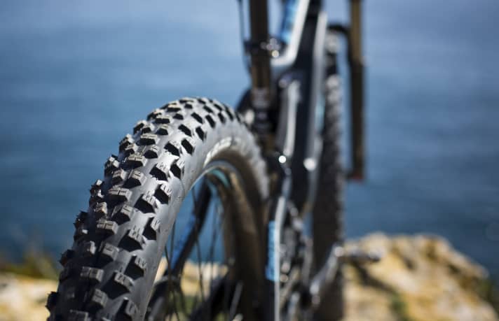   The Schwalbe tyres in Plus format provide a great deal of safety on loose surfaces.