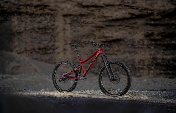   Steeper seat angle, slacker head angle and long reach: the Propain Tyee AL 2019 is at the cutting edge.