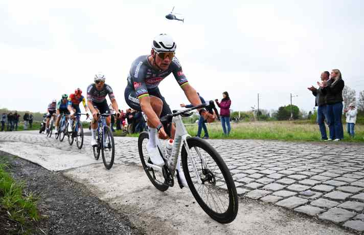 Five riders formed the interim leading group: Mathieu van der Poel, Jasper Philipsen, Mads Pedersen, Stefan Bissegger and Tadej Pogacar (from front to back)