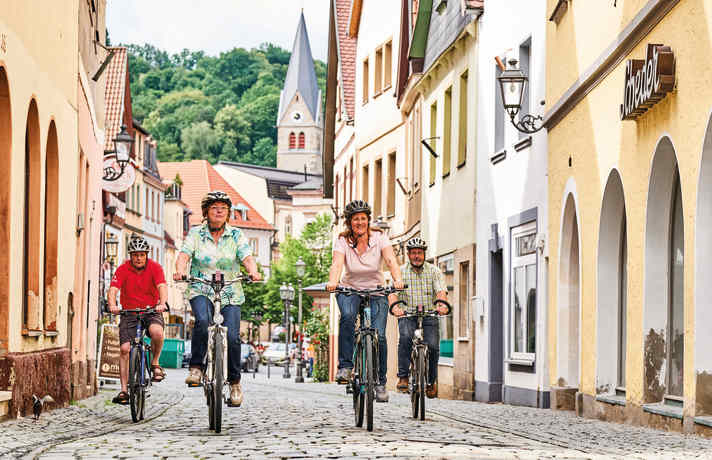 The Burg-Bier-Bratwurst cycle tour begins and ends in Kulmbach's old town centre.