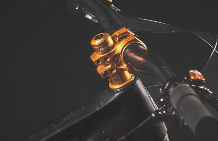 Natürlich ist das HB916 über und über mit Hope-Parts behängt, bei denen Kunden aus den acht typischen Eloxalfarben wählen können – das gibt es so bei keinem anderen Komplett-Bike-Hersteller.