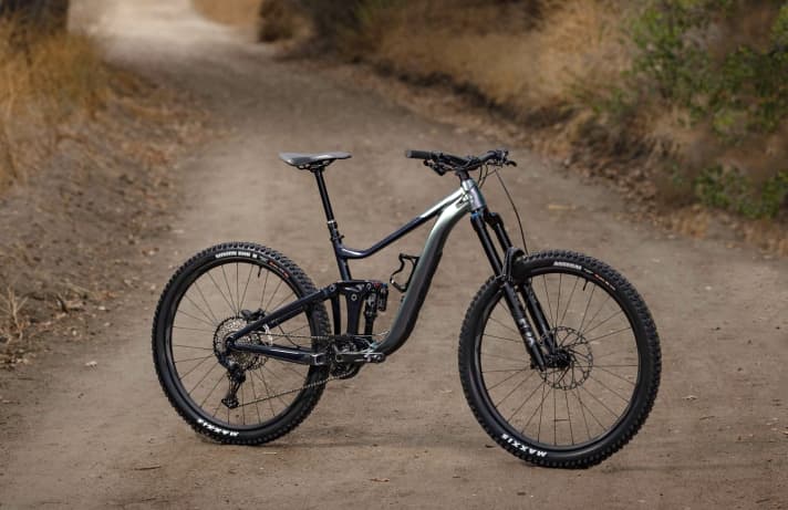 The Giant Reign 1 for 4499 euros with aluminium frame is available with Fox Performance Elite suspension and Shimano SLX groupset.