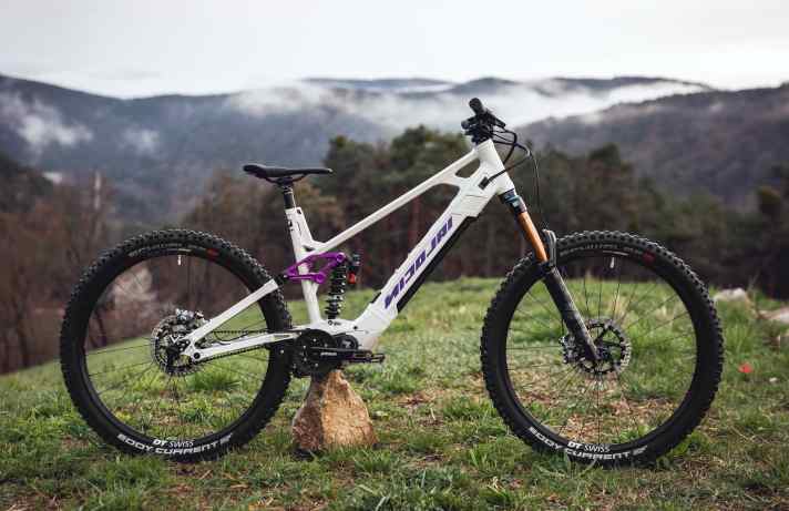 Nicolai Saturn 16 MGU: Pinion MGU // 720 or 960 Wh // 160 / 160 mm // 29 inch // 26.9 kg // 10,999 euros.