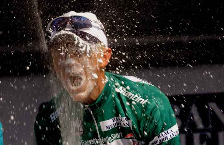 Auf dem Podium der letzten Bergetappe feierte Fabian Wegmann den Sieg der Bergwertung.