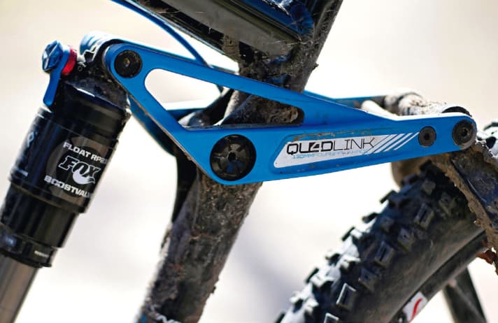   Leicht unterfordert: Bei Wippe und Hinterbau nutzte unsere 50-Kilo-Testfahrerin nicht den kompletten Hub.