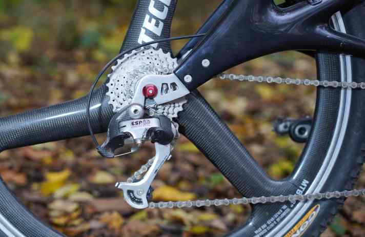 An early predecessor of the Sram shifters: A Grip Shift rear derailleur with eight gear steps.
