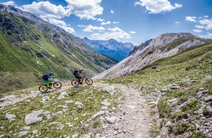 Perfekte Kurvenradien erfreuen die Biker in Livigno.