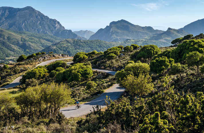 Surrounded by lush greenery, you can be found on the lonely little roads in Crete's hinterland in spring. Here near Karines.
