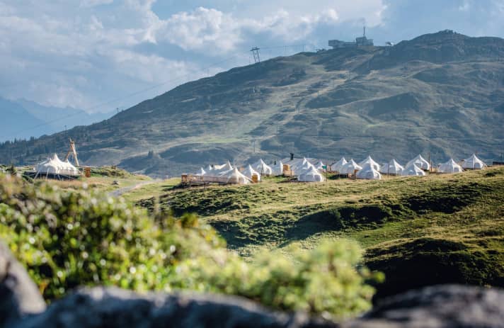 Popup Glamping: 20 Beduinenzelte können auf der Alp Nagens gemietet werden.
