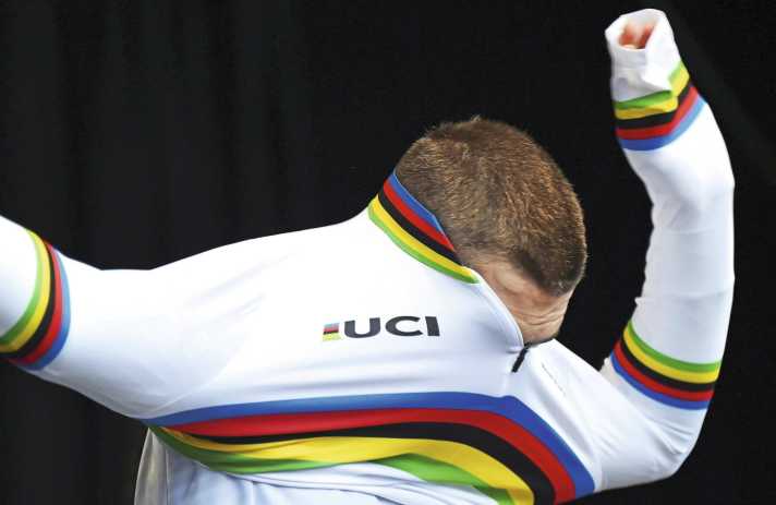 Kopfsache: Dank Willen und Kampfgeist durfte Niklas Behrens im vergangenen Herbst ins Regenbogentrikot des U23-Weltmeisters schlüpfen