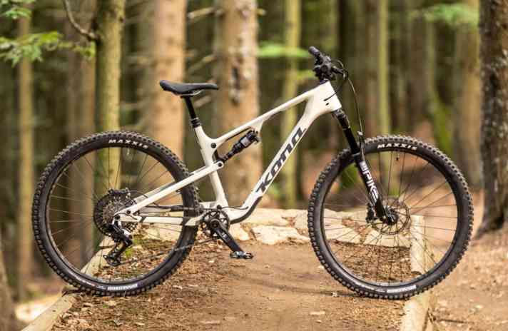 Das Kona Hei Hei CR beim Fotoshooting am Geißkopf.