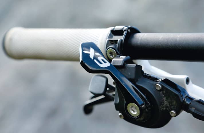   Pressure loss: The X9 shifters lost their pressure point for downshifting at temperatures around freezing point.