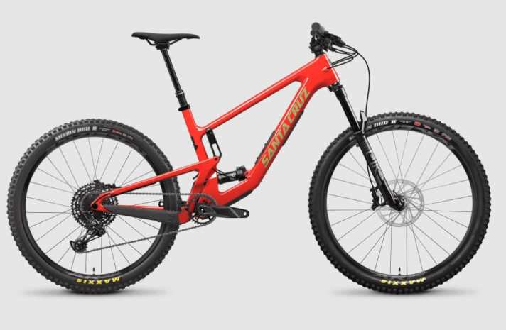 The Santa Cruz 5010 in the premium version: X01 AXS RSV. The Californians are currently offering big discounts.