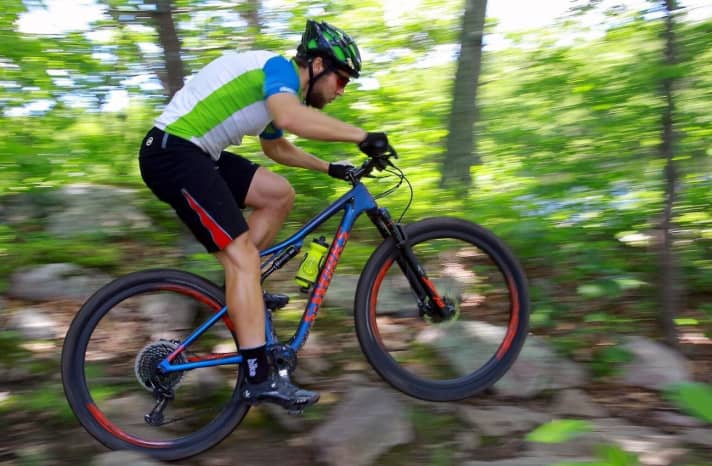   Stark im Antritt, stärker im Downhill als der Vorgänger und durch das neue Brain extrem effizient: Wir konnten das neue Epic S-Works bereits testen.