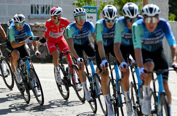 Decathlon-AG2R-La-Mondiale