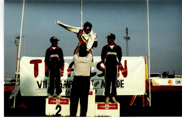   Das heilige Trikot: Regenbogenstreifen für Klausmann bei der Trial-WM.